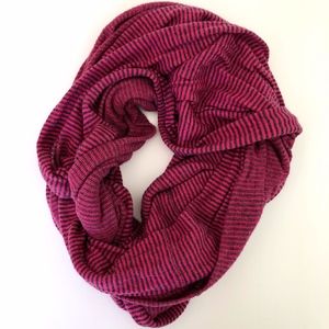 🌻2/$15 American Eagle Soft Stripe Infinity Scarf